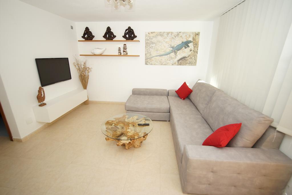 Costa Ibiza Alquiler Anual Pousada Talamanca (Ibiza)
